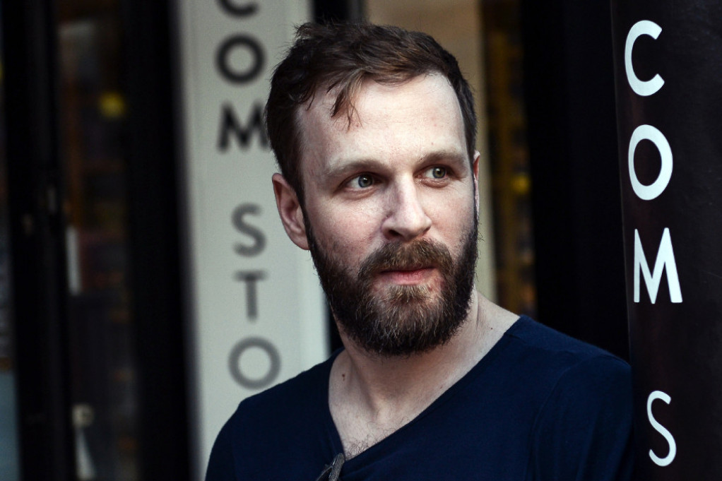 Verio se Skaj Vikler: Voleo pevačicu, bio oženjen ćerkom slavnog glumca, a evo koga treći put vodi pred oltar FOTO