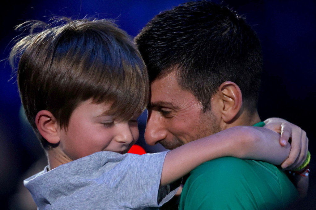 Snimak iz kuhinje o kome bruji ceo svet: Novak peče Stefanu palačinke, imamo i recept