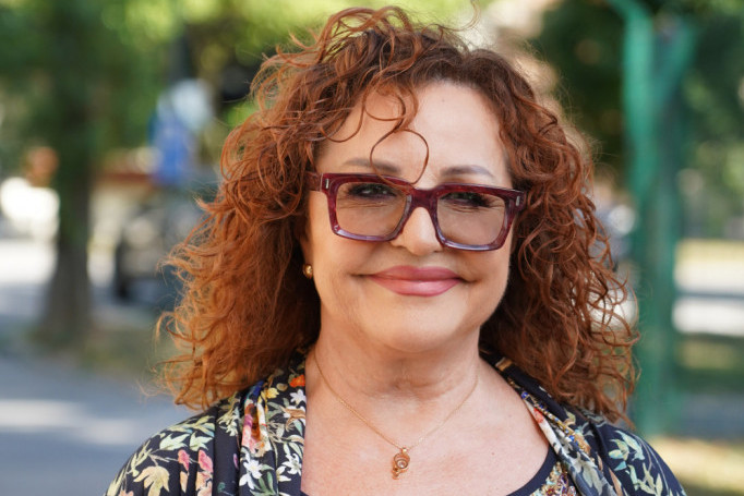 Druge žene bi ovaj dezen zaobišle, ali ne i ona: Obucite se kao Ana Bekuta i zagarantovano ćete biti primećeni