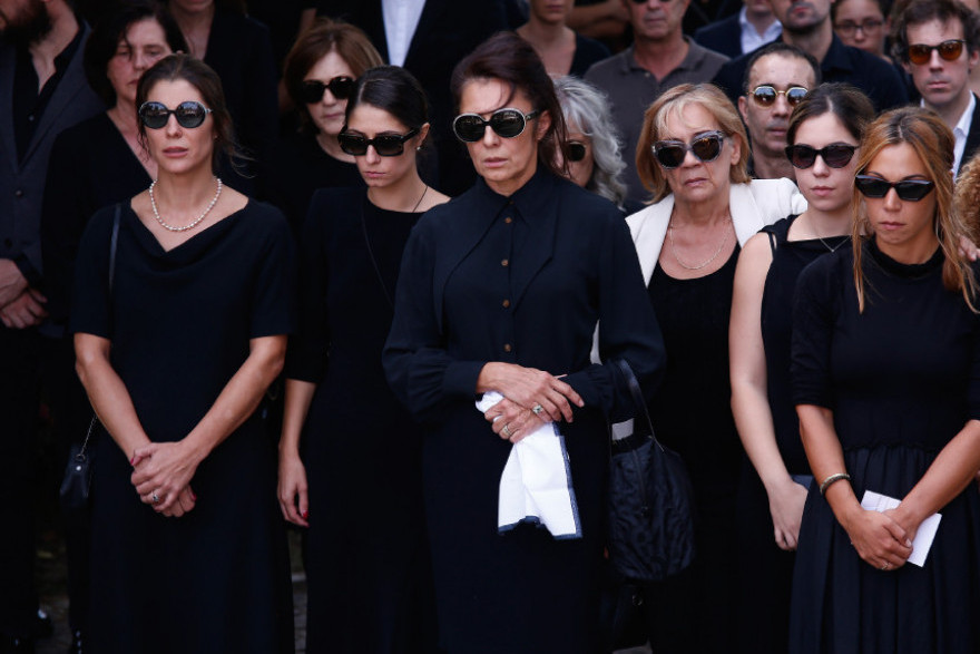 Poznata i neutešna lica: Jagoš Marković sahranjen uz zvuke pesme, jecaje porodice i najveća imena domaćeg glumišta