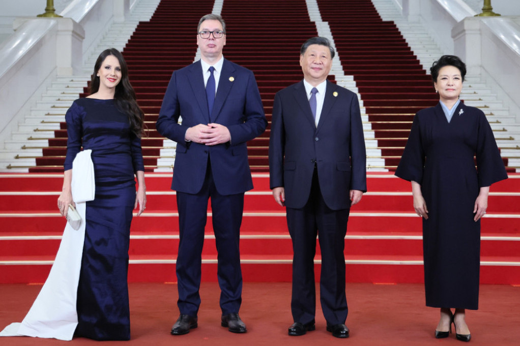 Aleksandar i Tamara Vučić u zvaničnoj poseti Kini, prva dama oduševila sofisticiranom haljinom