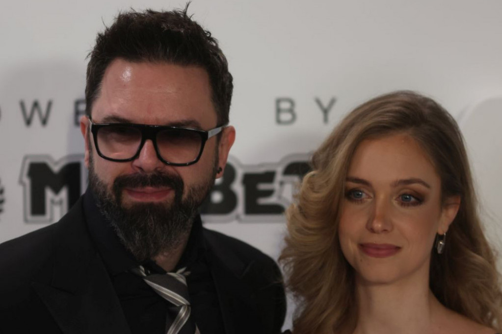 Ovo još nismo videli: Hana Huljić objavila porodičnu fotografiju sa Grašom i ćerkom, komentari se nižu