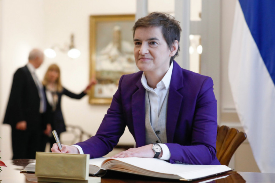 Detalj moćnog značenje: Ana Brnabić ponela broš koji krije prelepu priču