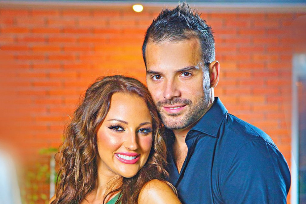 Trudna Prija uživa na odmoru sa Filipom i sinom, Aki oduševljeno ljubi mamin stomak