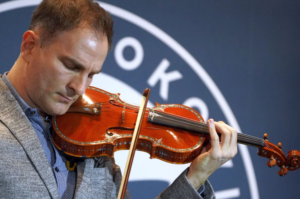 Sin Stefana Milenkovića od tate je nasledio šarm i energiju: Upoznajte Nikolu, od violine više voli...