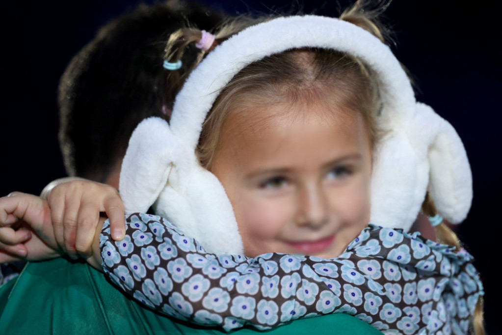 Cvetni motivi za tmurne dane: Tara Đoković se skockala za važan dan, kopiraćete ovaj stajling za vašu ćerku