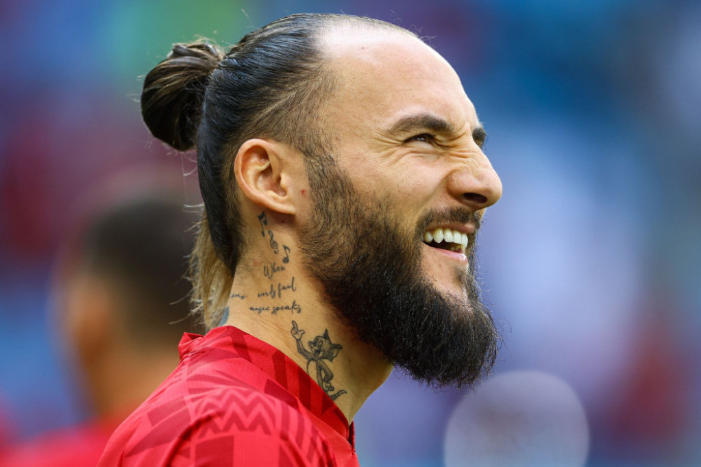 Presađivanje kose vredelo je svakog evra! Nemanja Gudelj uslikan kod frizera, podmladio se deset godina