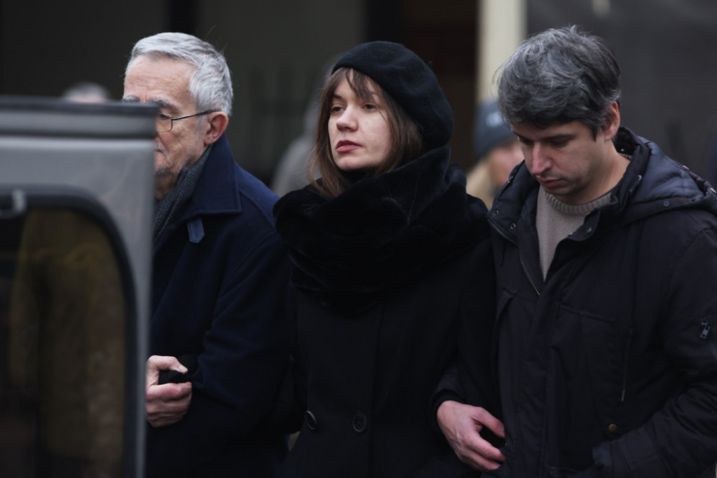Sahrana Jelene Čvorović Paunović: Potresna poruka ćerke Mine na vencu od belog cveća