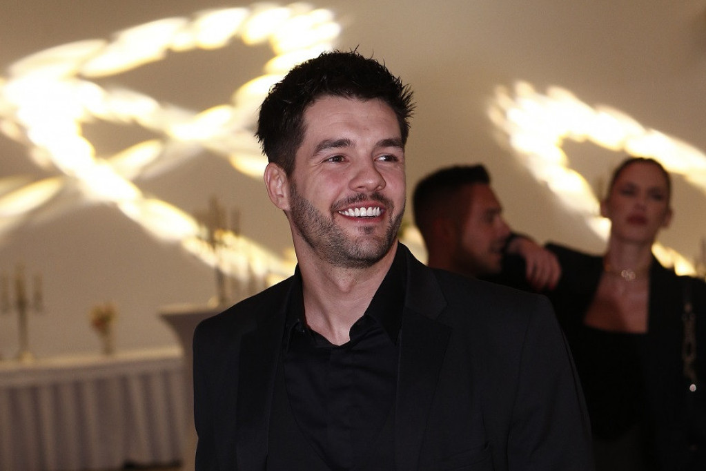 Ponosan na svoje devojčice: Stevan Piale uživa sa porodicom na planini, ćerke su baš porasle