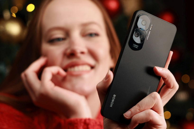 Iskoristi novogodišnje popuste na HONOR uređaje i obraduj sebe i svoje drage osobe!