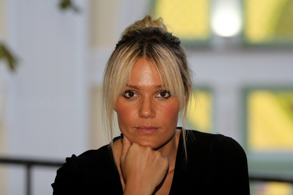 Lena Kovačević posle smrti majke neprepoznatljiva: Fotografija pevačice govori hiljadu reči, pretužno