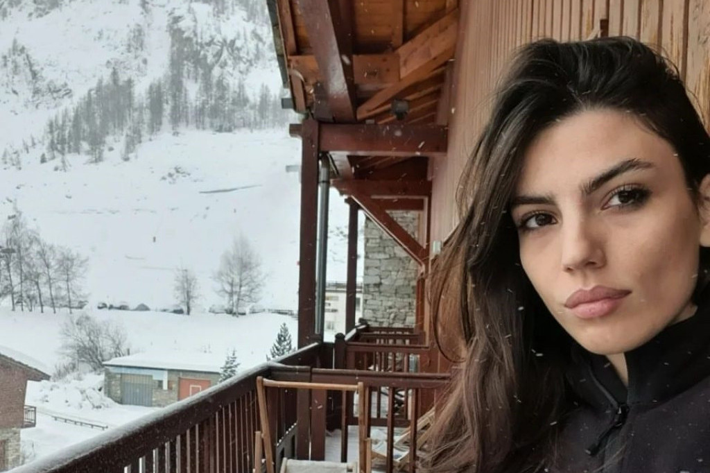 Prva fotografija Bikovićeve izabranice posle porođaja: U domu novopečenih roditelja Vasa vlada