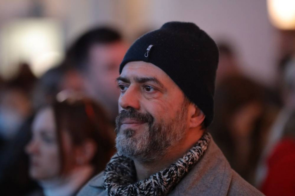 I tebe da oženimo: Prelepa Sara osvanula na profilu Sergeja Trifunovića, liči na jednu pevačicu