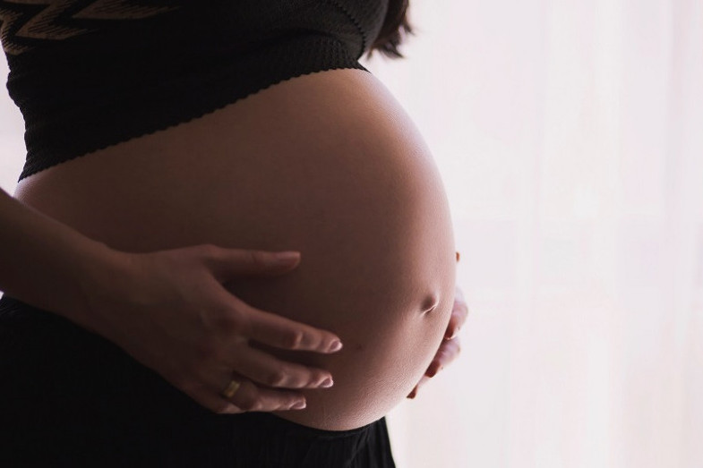 Nema većeg poniženja, zabranili su mi... Naša pevačica doživela akušersko nasilje