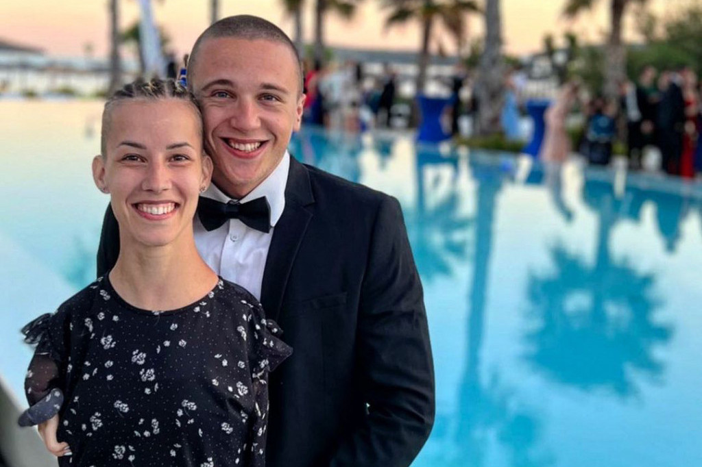 Udala se devojka sa krilima, o njenoj venčanici danas priča cela Srbija