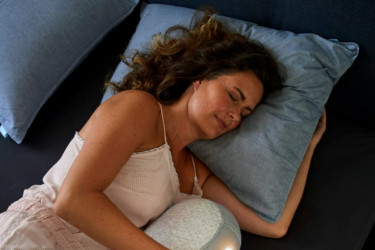 Starenje u krevetu je moguće: Ova poza za spavanje stvara bore, menjajte je odmah