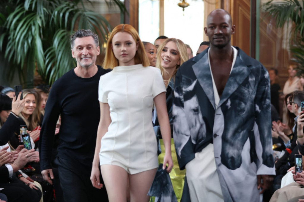 Boško Jakovljević revijom ostavio Parižane bez teksta