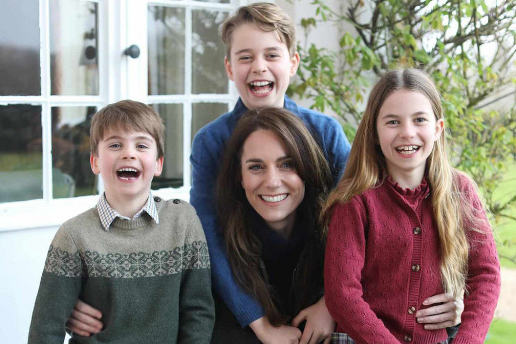 Nasmejana u zagrljaju dece: Kejt Midlton se prvi put obratila javnosti posle operacije