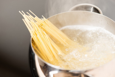 Ne prosipajte vodu u kojoj se kuvala pasta, s razlogom je zovu tečno zlato