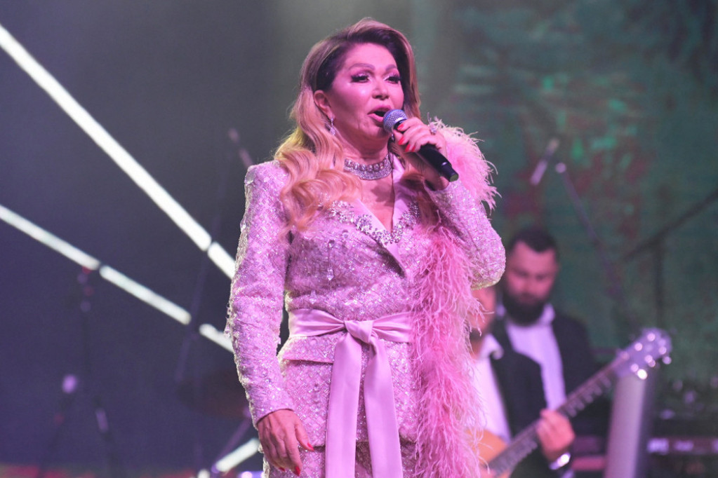 Neda Ukraden održala još jedan koncert za pamćenje, na sceni joj se pridružili unuci