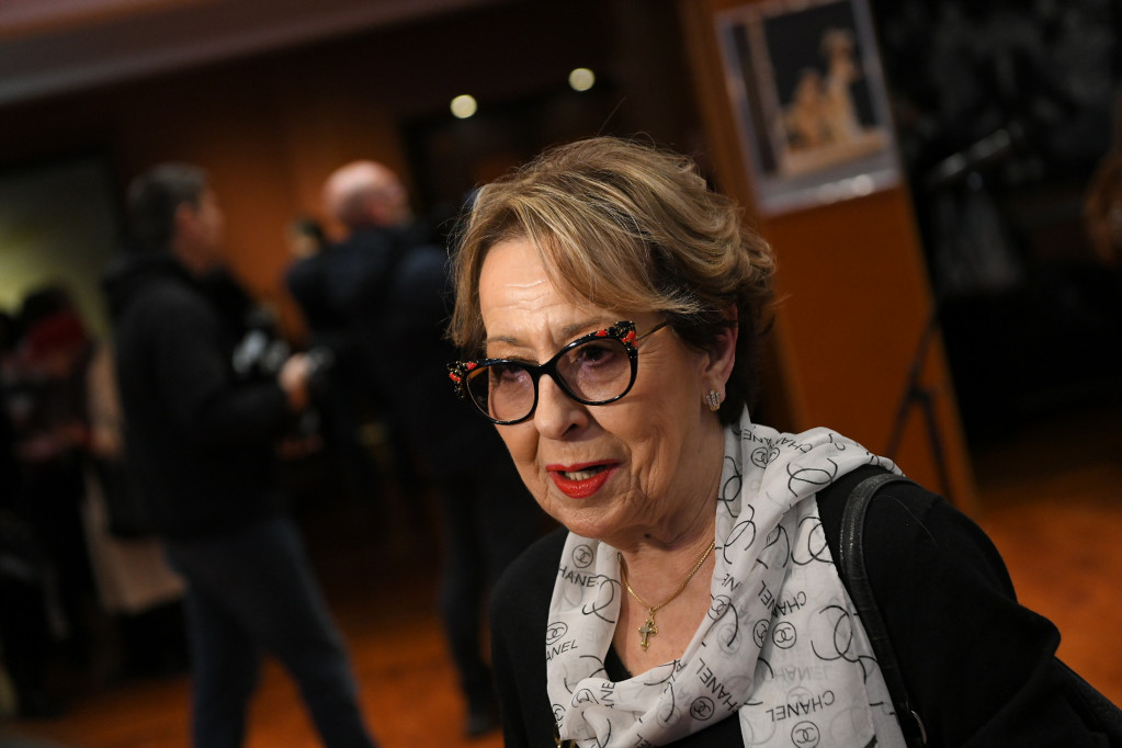 Evo u kakvim uslovima živi Ceca Bojković: Stan u staroj zgradi, a nameštaj je priča za sebe