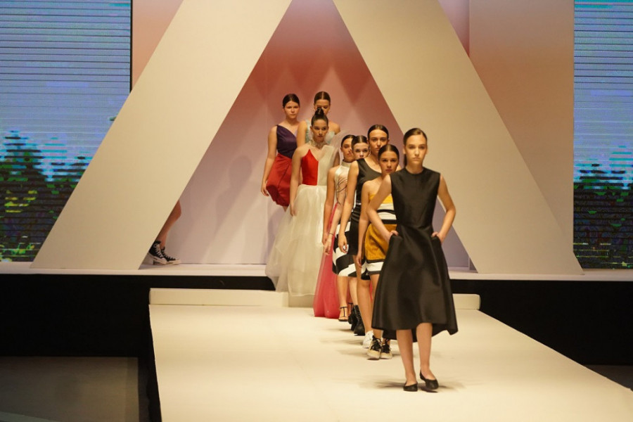 Revija posvećena maloj Angelini Aćimović: Oživeli njeni crteži haljina, niko nije ostao ravnodušan