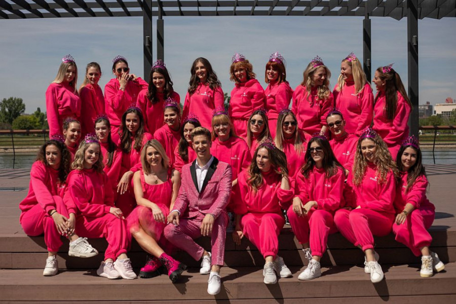 Plesna kraljevska porodica stigla je u Beograd i zvanično predstavila Essence call me Queen maskaru