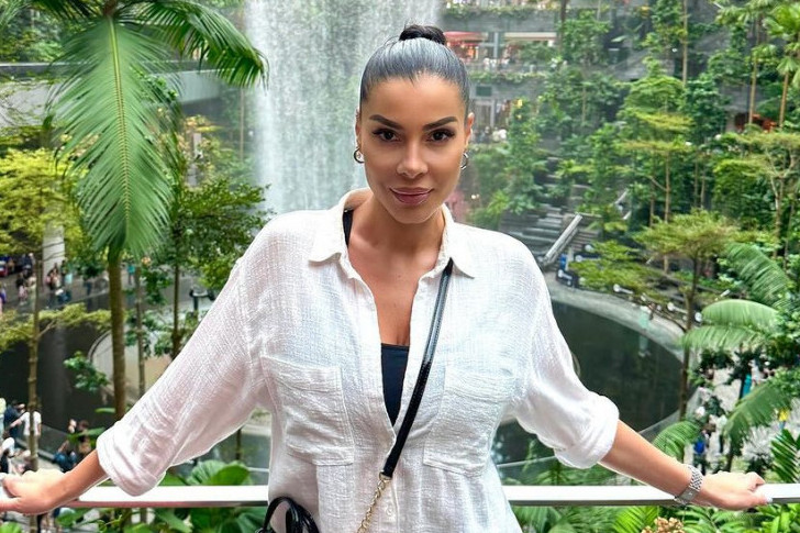 Mia Borisavljević važi za jednu od najatraktivnijih pevačica, ali čekajte samo da vidite njenu rođenu sestru…