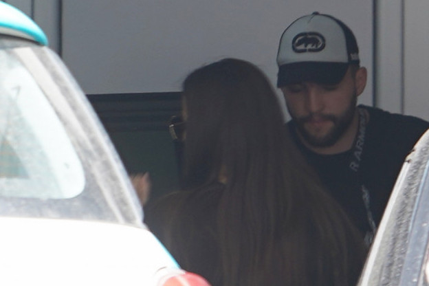 Veljko Ražnatović izveo sina iz porodilišta, Bogdana kroz garažu pobegla od novinara