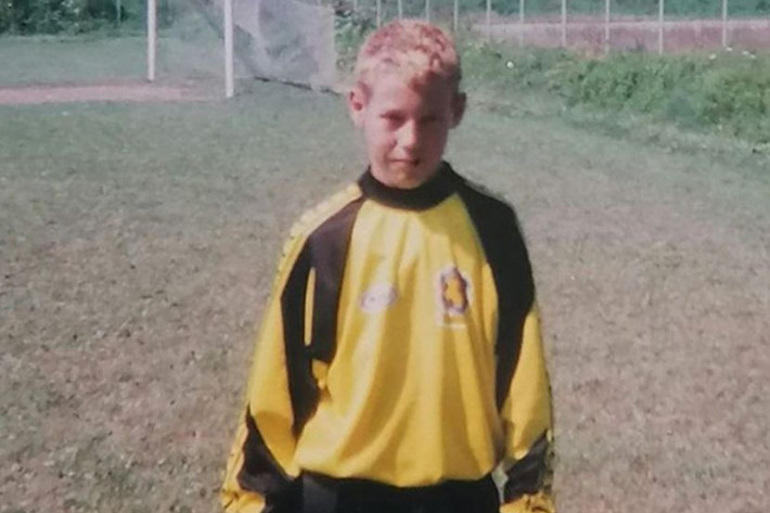 Ovog dečaka nemaština je ubijala, prodavao je na buvljaku i bežao od rata... Danas ima sve, slavu, novac i zgodnu ženu