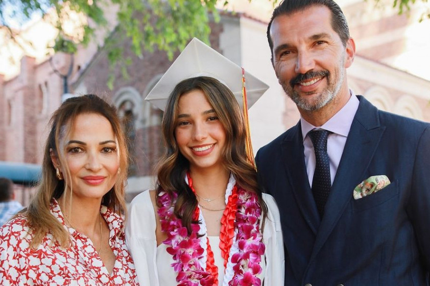 Ćerka Peđe Stojakovića maturirala, cela porodica na okupu