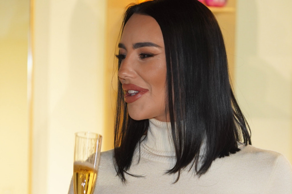 Evo kako je Katarina Grujić izgledala na maturi: Da li bi danas obukla ovakvu haljinu?