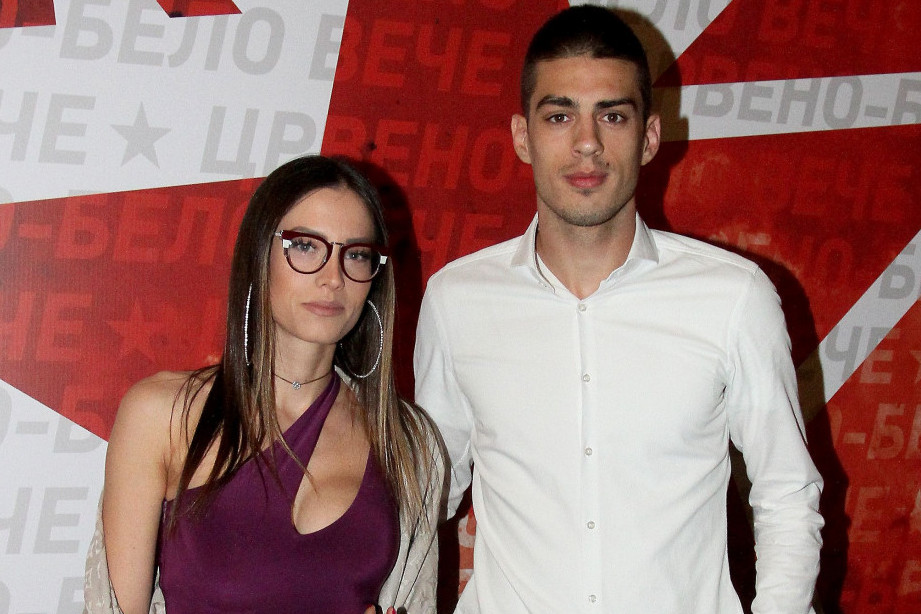 Mirka se u Vujadina odmah zaljubila, sa samo ovoliko godina rodila je njhovo prvo dete