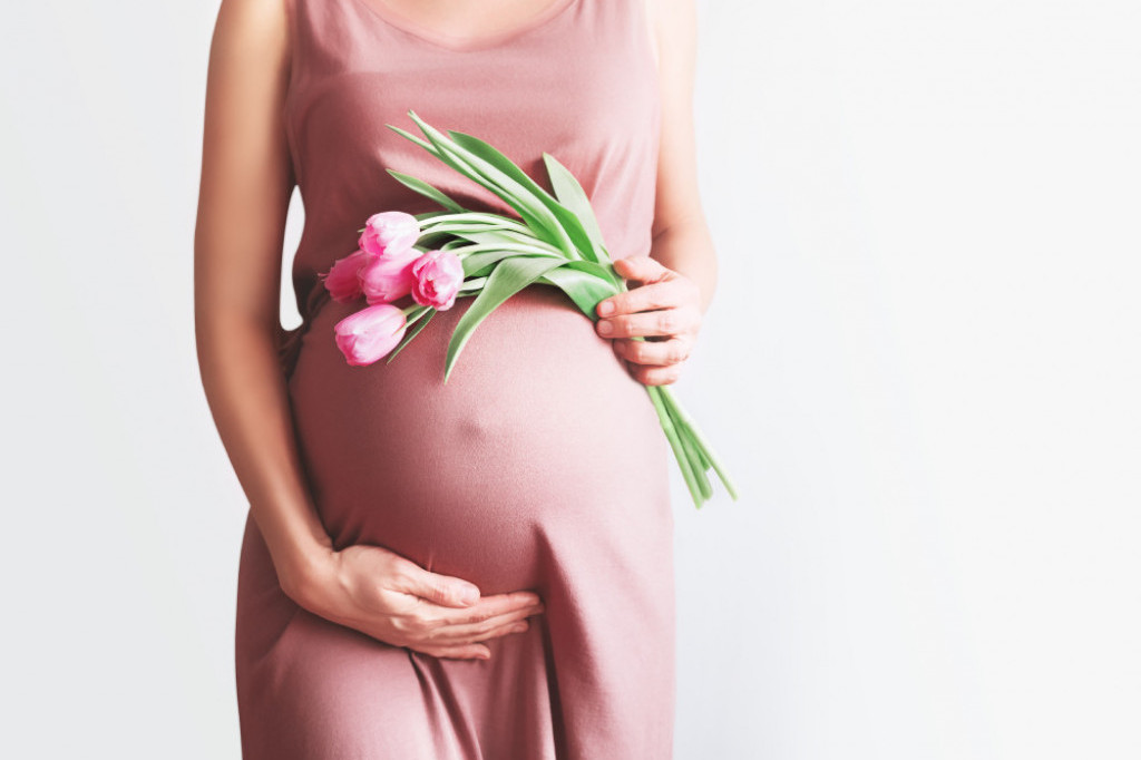 Stiže beba u kraljevsku porodicu! Princeza pokazala trudnički stomačić