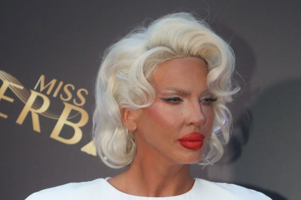 Da li biste smele da obučete haljinu Nike Tošić: Mama Jelena oduševljena modelom, a ostali?