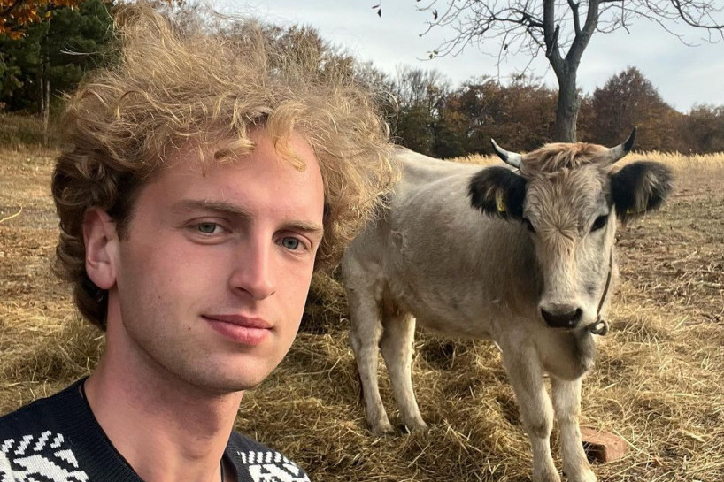 Gleb se iz Londona preselio na srpsku planinu, čuva ovce i pravi vrhunski domaći sok: U jeku sezone podelio recept