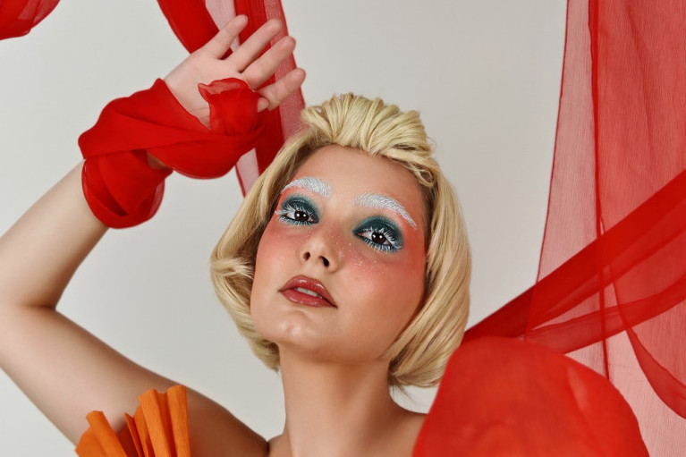 Nova era portretne  fotografije garantuje spoj umetnosti i tehnologije! Iskažite  emocije u svakom kadru: HONOR 200 Pro