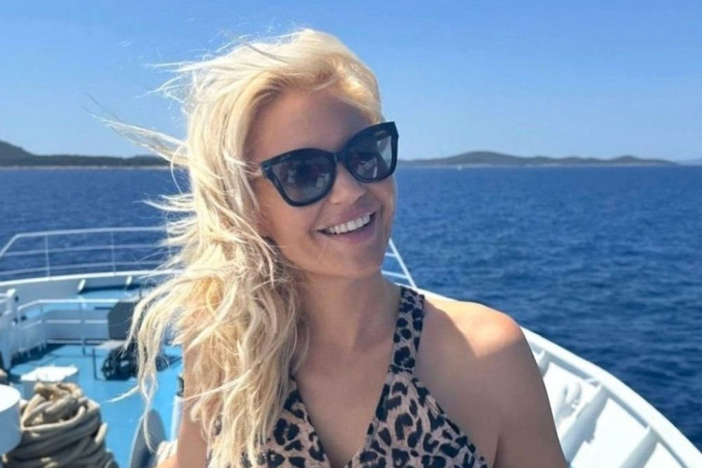 Lena Kovačević poslala razglednicu s mora, uživa i poručuje: Tako treba