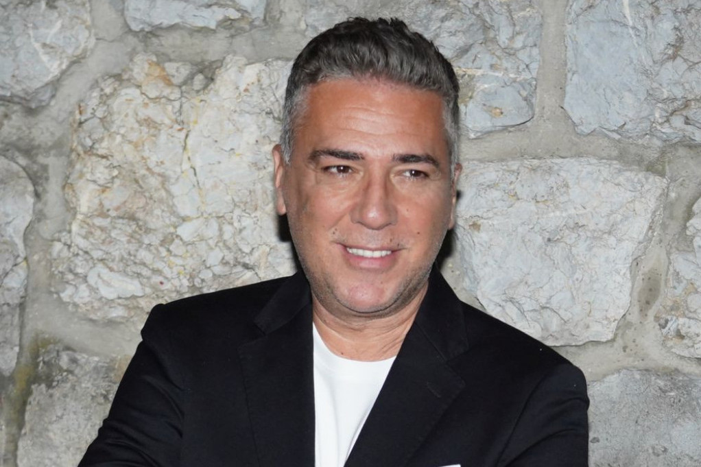 Volim te beskrajno... Poznata plavuša objavila fotografiju sa Željkom, Jovane nigde