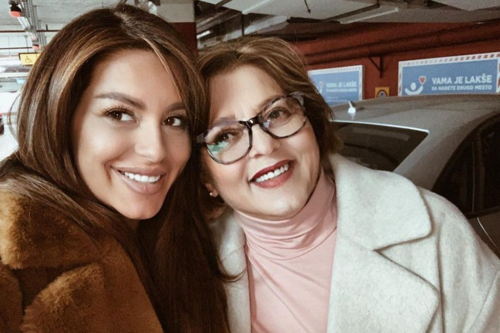 Neverovatno liče: Ćerkina je desna ruka i jedina pomoć oko dece, ovo je Sekina majka Ibrima