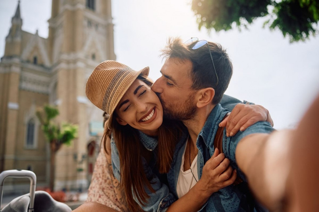 Pomračenje Sunca u Devici 21. septembra donosi lepe vesti: Za 3 znaka stiže sudbinska ljubav