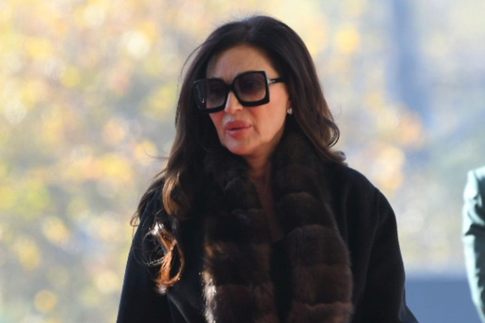 Ceca slomljena od bola na sahrani prijatelja, prizor je pretužan