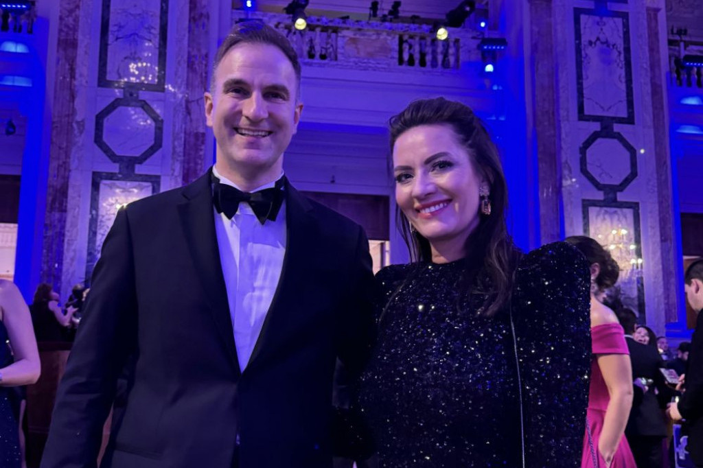 Stefan Milenković u društvu lepotice na Svetosavskom balu u Beču, svi su gledali u Ljiljanu Stanišić