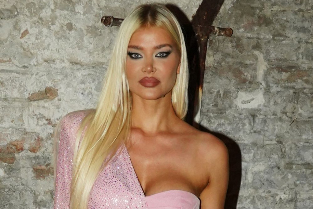 Nova moda? Sofija Milošević uz farmerke nosi OVAKVU torbu od 10.000 evra