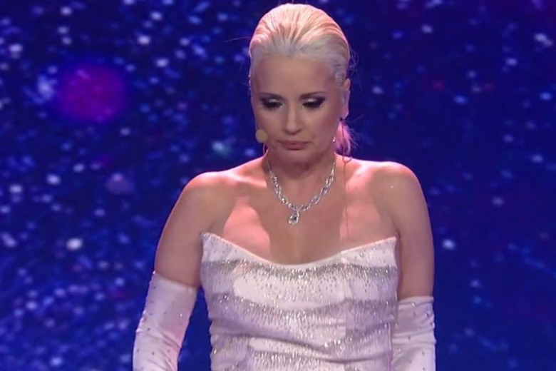 Maja Nikolić izašla na scenu sa gipsom na nozi: Neću niko da glasa zbog mojih štaka