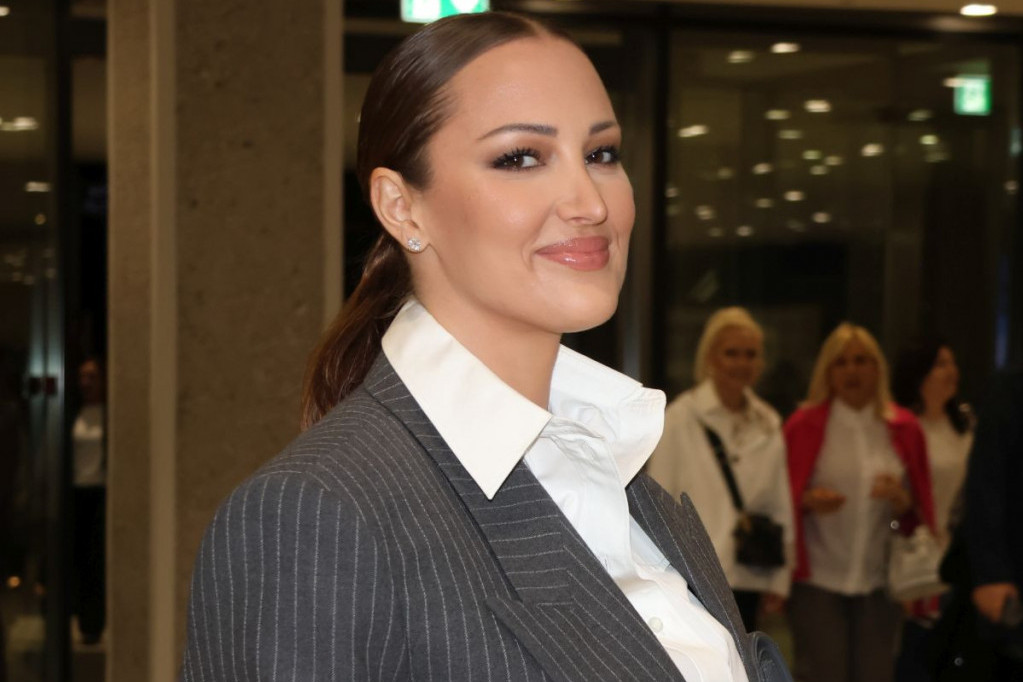 Porodica na okupu! Prvi snimak Aleksandre Prijović nakon porođaja, pevačica proslavila 30. rođendan FOTO