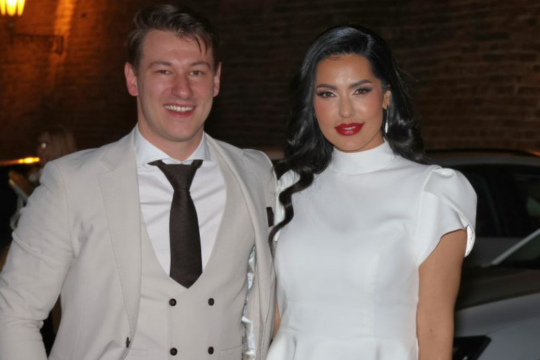 Devojčica je! Slavlje u domu Tanje Savić