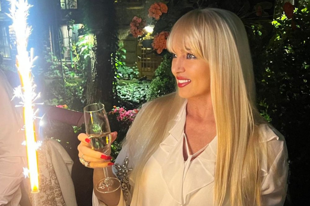 Branka Sovrlić proslavila 68. rođendan, Ana Bekuta najveselija