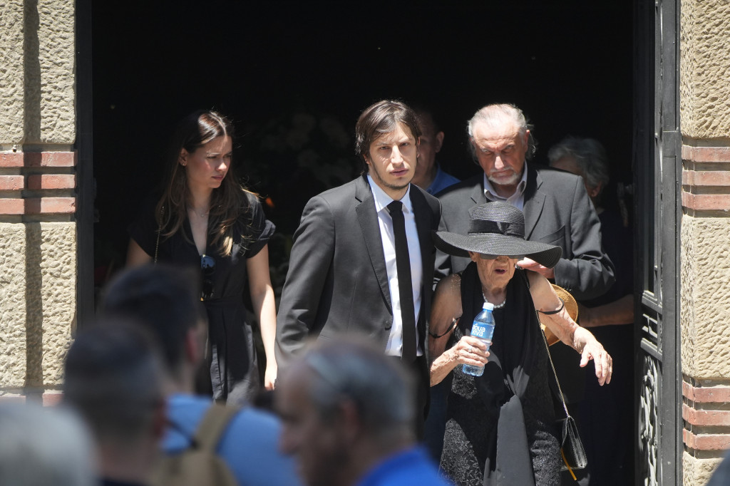 Ovo je Nevenka Đurović, majka Isidore Bjelice: Danas je sahranila supruga, unuk je pridržavao sve vreme