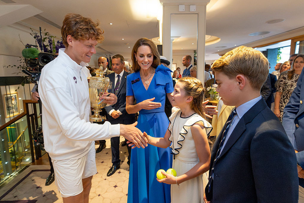 Haljina sa potpisom srpske kreatorke: Kejt Midlton i princeza Šarlot oduševile odevnim kombinacijama